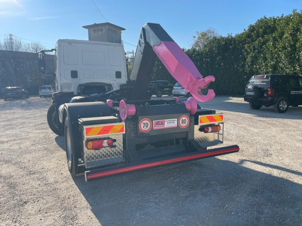 IVECO EUROCARGO 180E25 CON SCARRABILE NUOVO - Camión multibasculante: foto 5 IVECO EUROCARGO 180E25 CON SCARRABILE NUOVO - Camión multibasculante: foto 5