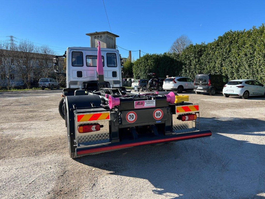 IVECO EUROCARGO 180EL28 SCARRABILE - Camión multibasculante: foto 5 IVECO EUROCARGO 180EL28 SCARRABILE - Camión multibasculante: foto 5