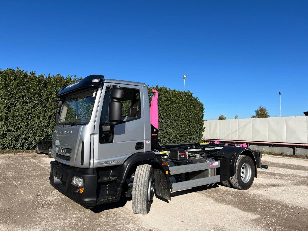 IVECO EUROCARGO 180EL28 SCARRABILE - Camión multibasculante: foto 1 IVECO EUROCARGO 180EL28 SCARRABILE - Camión multibasculante: foto 1
