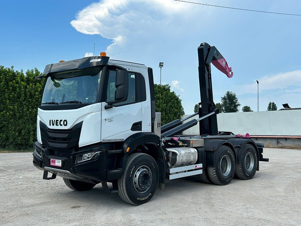 IVECO TRAKKER T-WAY AD380T NUOVO SCARRABILE - Camión multibasculante: foto 1 IVECO TRAKKER T-WAY AD380T NUOVO SCARRABILE - Camión multibasculante: foto 1