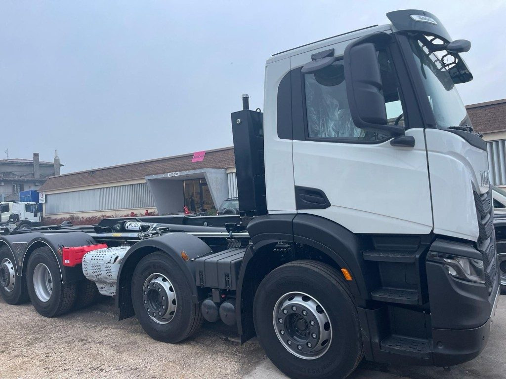 IVECO X-WAY AD350X480YPS SCARRABILE NUOVO - Camión multibasculante: foto 3 IVECO X-WAY AD350X480YPS SCARRABILE NUOVO - Camión multibasculante: foto 3