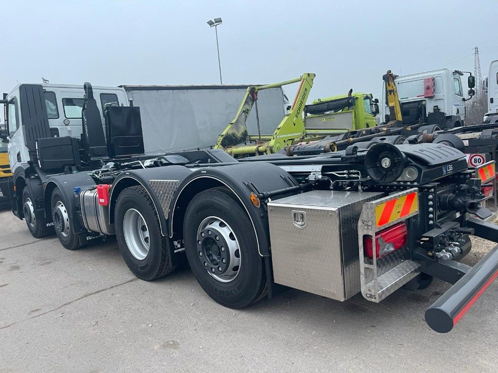 IVECO X-WAY AD350X480YPS SCARRABILE NUOVO - Camión multibasculante: foto 4 IVECO X-WAY AD350X480YPS SCARRABILE NUOVO - Camión multibasculante: foto 4