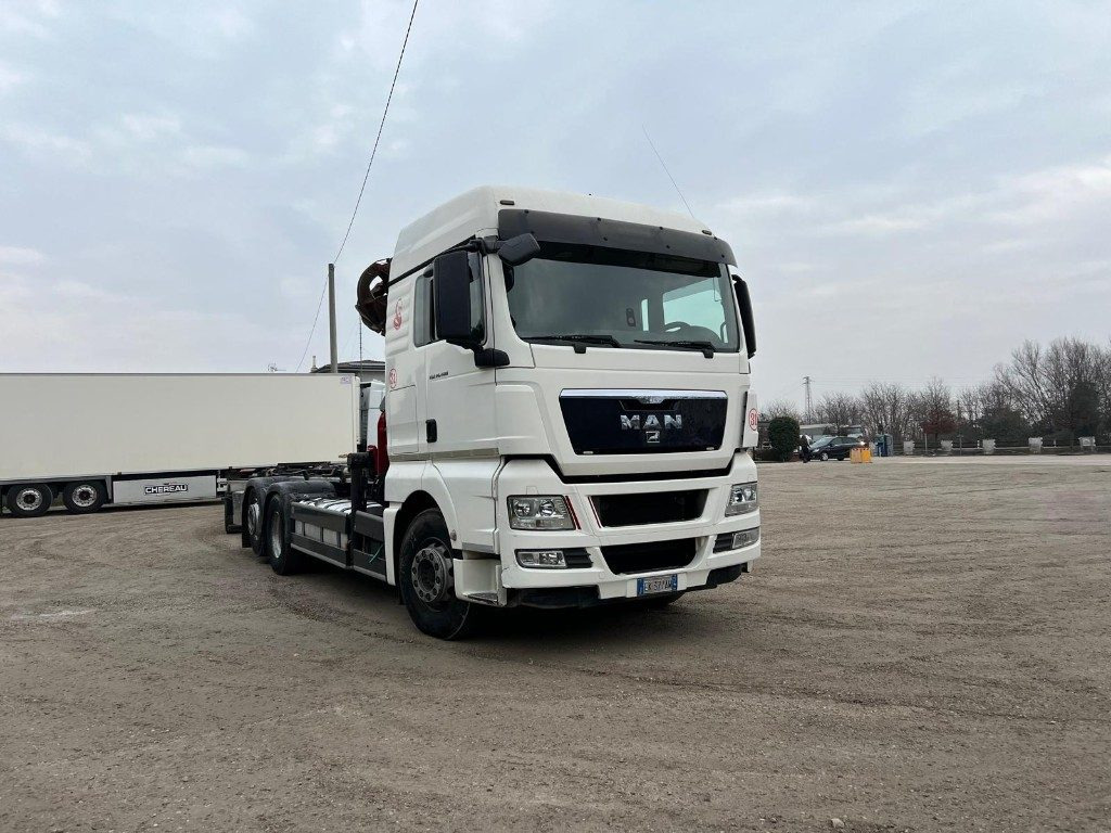 MAN TGX 26.480 SCARRABILE CON GRU - Camión multibasculante: foto 2 MAN TGX 26.480 SCARRABILE CON GRU - Camión multibasculante: foto 2