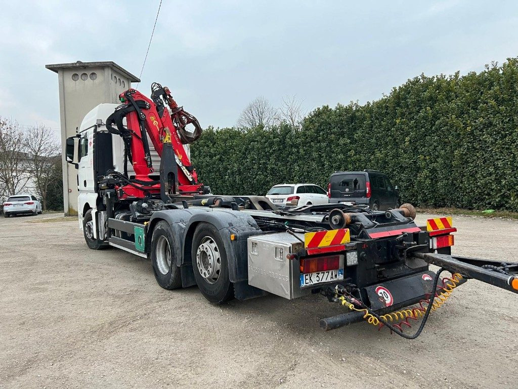 MAN TGX 26.480 SCARRABILE CON GRU - Camión multibasculante: foto 5 MAN TGX 26.480 SCARRABILE CON GRU - Camión multibasculante: foto 5