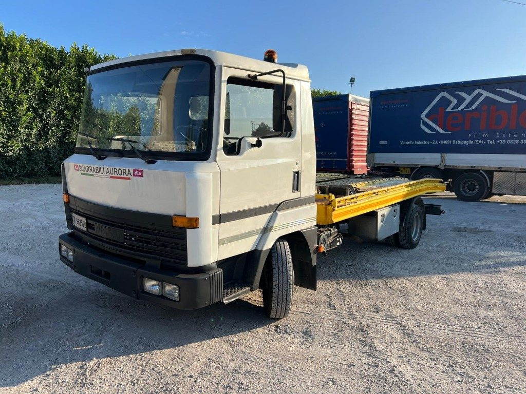 NISSAN M I L50 PER SOCCORSO STRADALE - Grua de remolque autos: foto 1 NISSAN M I L50 PER SOCCORSO STRADALE - Grua de remolque autos: foto 1