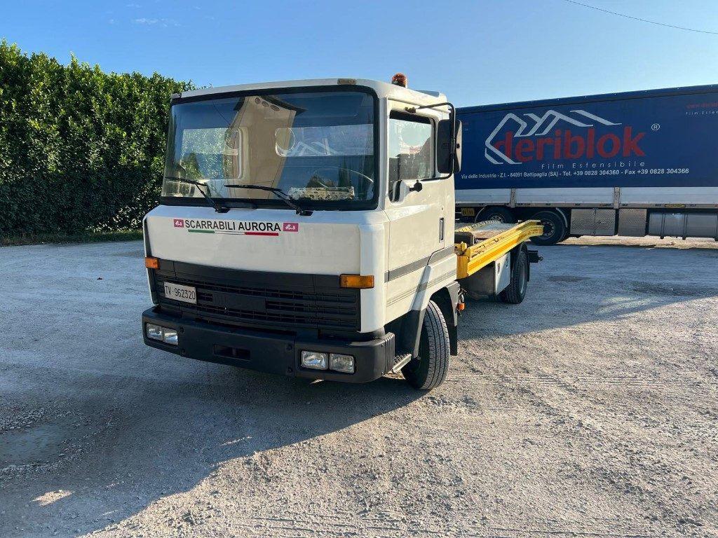 NISSAN M I L50 PER SOCCORSO STRADALE - Grua de remolque autos: foto 2 NISSAN M I L50 PER SOCCORSO STRADALE - Grua de remolque autos: foto 2