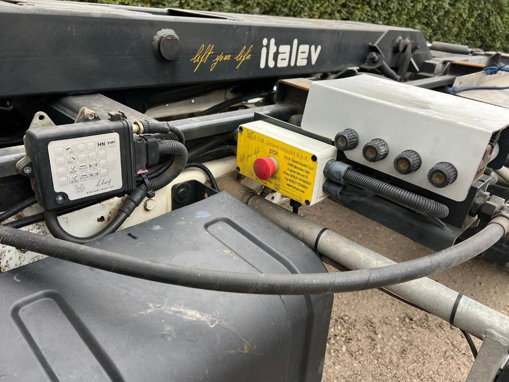 Camión multibasculante RENAULT MASCOTT SCARRABILE: foto 9 Camión multibasculante RENAULT MASCOTT SCARRABILE: foto 9