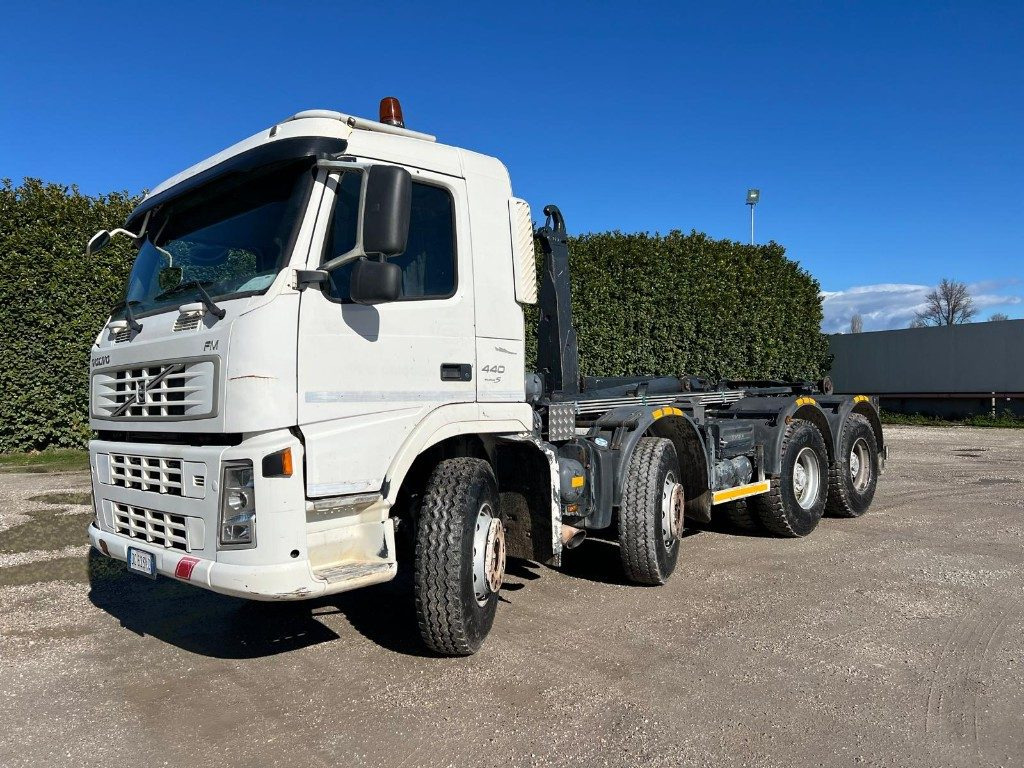 VOLVO FM440 SCARRABILE - Camión multibasculante: foto 1 VOLVO FM440 SCARRABILE - Camión multibasculante: foto 1