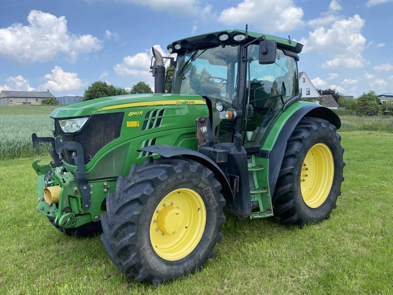 John Deere 6140 R - Tractor: foto 1 John Deere 6140 R - Tractor: foto 1