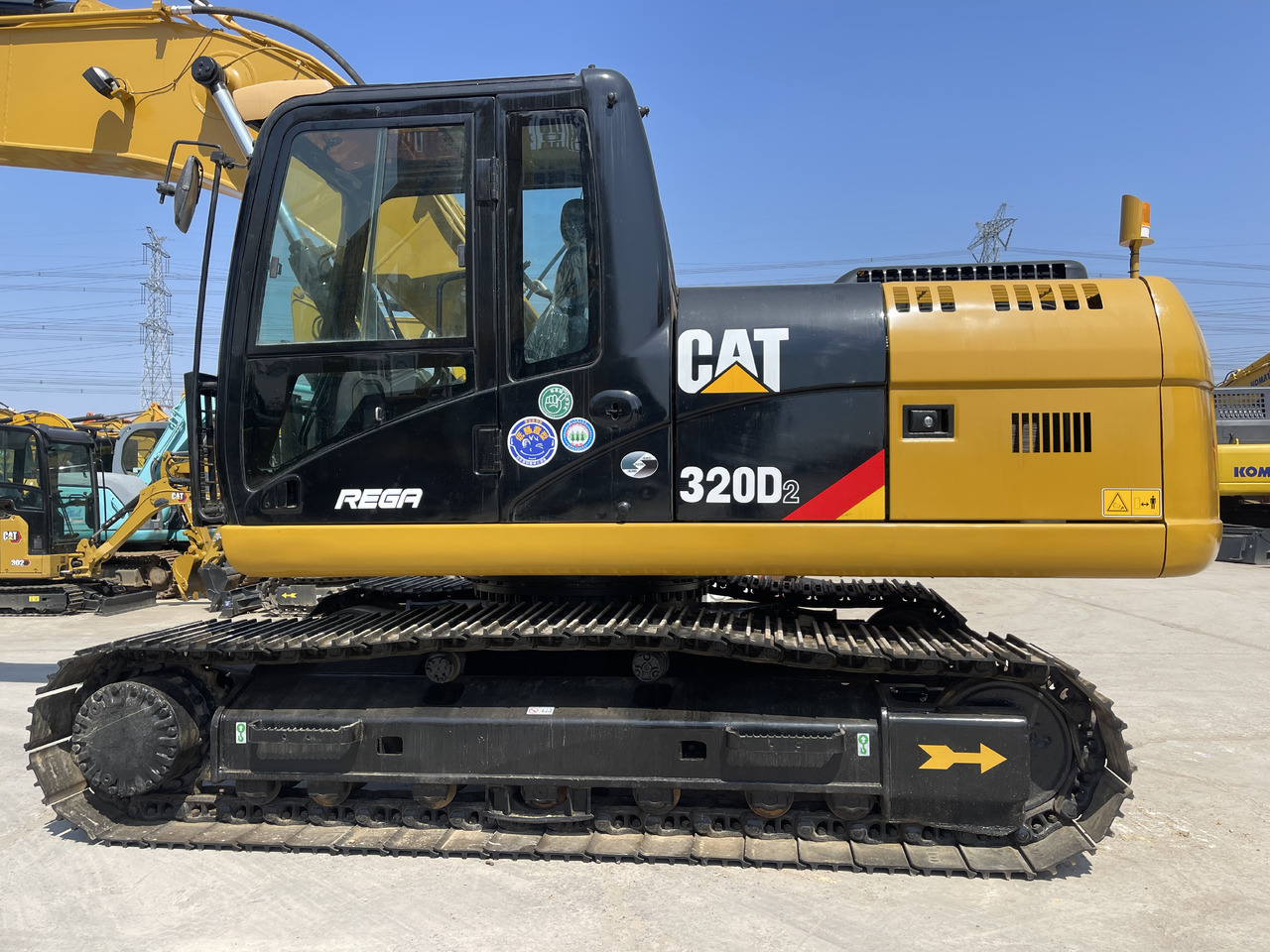 CATERPILLAR 320D2 - Excavadora de cadenas: foto 2 CATERPILLAR 320D2 - Excavadora de cadenas: foto 2