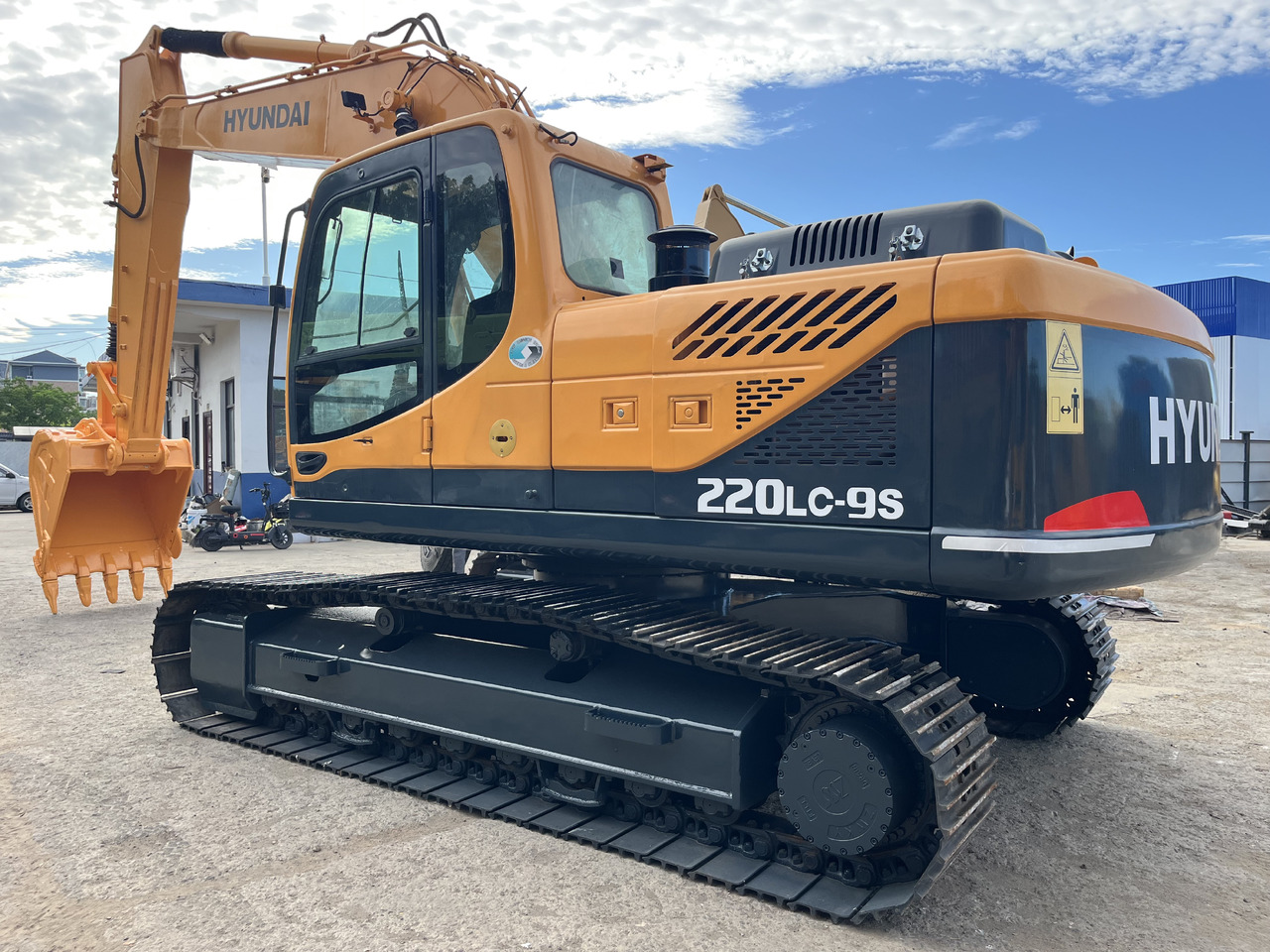 HYUNDAI 220lc-9s - Excavadora de cadenas: foto 1 HYUNDAI 220lc-9s - Excavadora de cadenas: foto 1