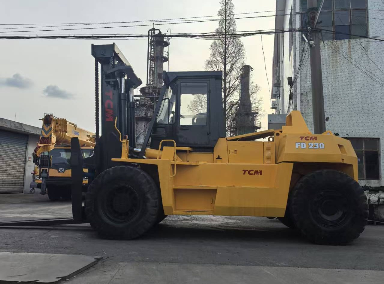 TCM FD230 23ton 25 ton FD250 FD200 FD160 15 ton 16 ton diesel forklift - Carretilla elevadora diésel: foto 2 TCM FD230 23ton 25 ton FD250 FD200 FD160 15 ton 16 ton diesel forklift - Carretilla elevadora diésel: foto 2