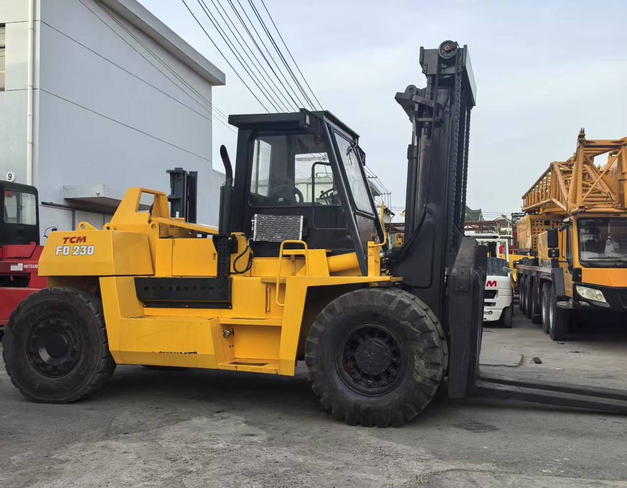 TCM FD230 23ton 25 ton FD250 FD200 FD160 15 ton 16 ton diesel forklift - Carretilla elevadora diésel: foto 3 TCM FD230 23ton 25 ton FD250 FD200 FD160 15 ton 16 ton diesel forklift - Carretilla elevadora diésel: foto 3
