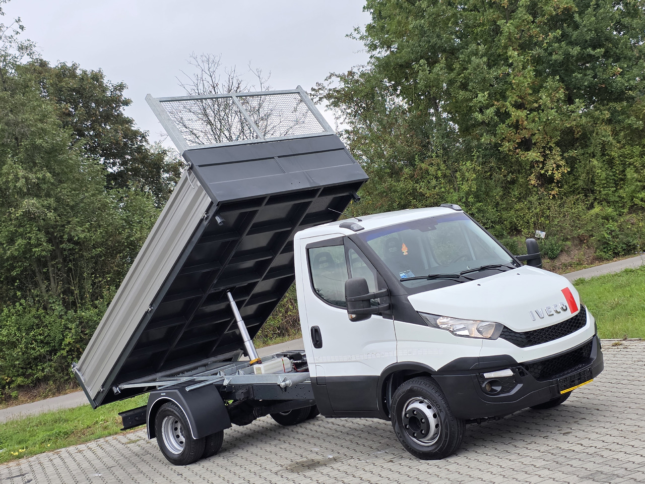 IVECO Daily 70c-17 Wywrotka 3.80 M ! Kiper 3-Stronny ! Klima ! 3.0 HPI * 170 Hp ! Super Stan ! Z Włoch ! - Furgoneta basculante: foto 2 IVECO Daily 70c-17 Wywrotka 3.80 M ! Kiper 3-Stronny ! Klima ! 3.0 HPI * 170 Hp ! Super Stan ! Z Włoch ! - Furgoneta basculante: foto 2
