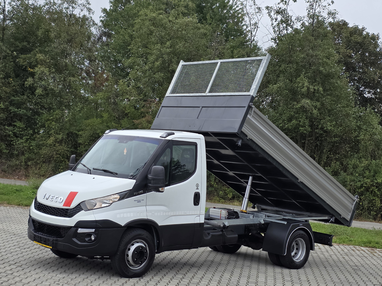IVECO Daily 70c-17 Wywrotka 3.80 M ! Kiper 3-Stronny ! Klima ! 3.0 HPI * 170 Hp ! Super Stan ! Z Włoch ! - Furgoneta basculante: foto 1 IVECO Daily 70c-17 Wywrotka 3.80 M ! Kiper 3-Stronny ! Klima ! 3.0 HPI * 170 Hp ! Super Stan ! Z Włoch ! - Furgoneta basculante: foto 1