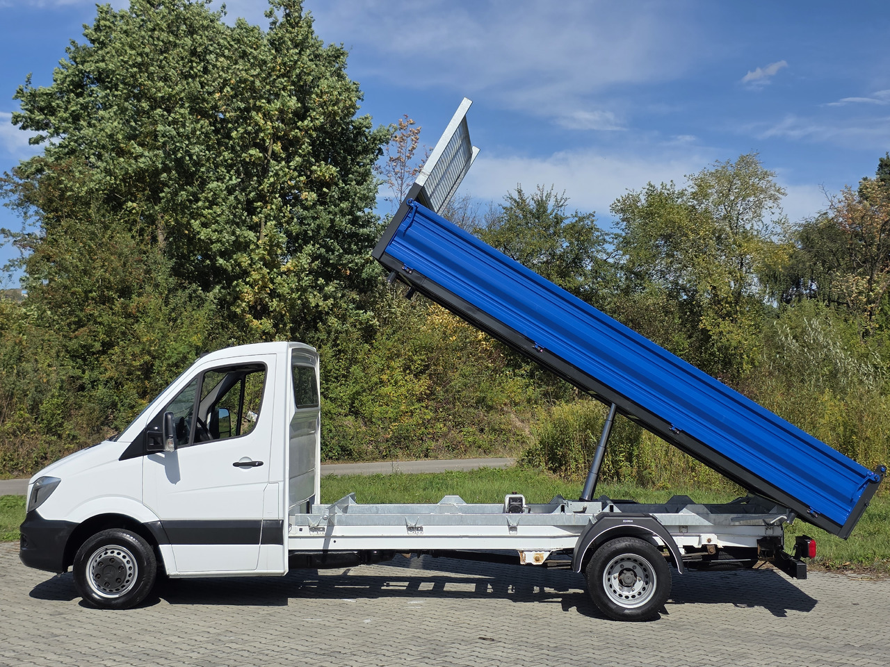 MERCEDES-BENZ Sprinter 419 CDI Wywrotka 4.50 M ! Kiper 3-Stronny ! Klima ! 3.0 CDI * 190 Km ! - Furgoneta basculante: foto 4 MERCEDES-BENZ Sprinter 419 CDI Wywrotka 4.50 M ! Kiper 3-Stronny ! Klima ! 3.0 CDI * 190 Km ! - Furgoneta basculante: foto 4