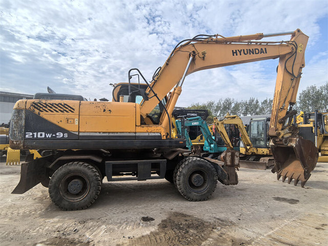 Hyundai R210W-9S - Excavadora de ruedas: foto 1 Hyundai R210W-9S - Excavadora de ruedas: foto 1