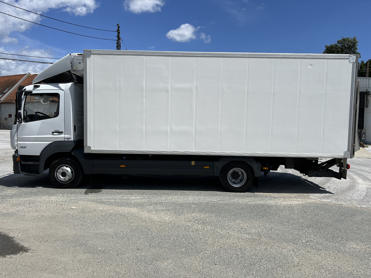 MERCEDES-BENZ Mercedes-Benz Atego 1221 Kühlkoffer mit LBW | EZ 2016 | | Klima | Tempomat | Diff. Hinterachse - Camión frigorífico: foto 3 MERCEDES-BENZ Mercedes-Benz Atego 1221 Kühlkoffer mit LBW | EZ 2016 | | Klima | Tempomat | Diff. Hinterachse - Camión frigorífico: foto 3