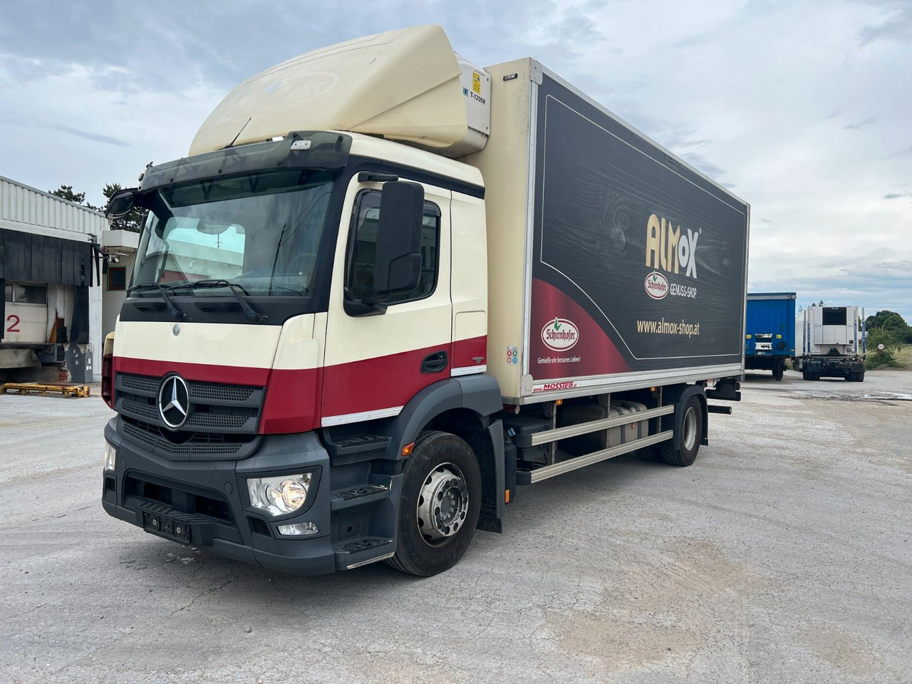Mercedes-Benz Antos 1833 Kühlkoff LBW | Standheizung | Euro 6 - Camión frigorífico: foto 1 Mercedes-Benz Antos 1833 Kühlkoff LBW | Standheizung | Euro 6 - Camión frigorífico: foto 1