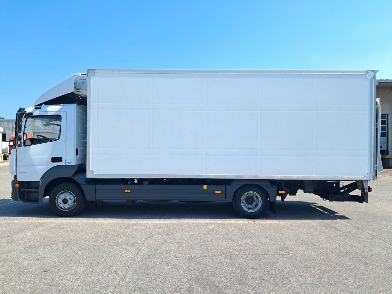 Mercedes-Benz Atego 1221 Kühlkoff LBW | Klima | Tempom | Difff - Camión frigorífico: foto 4 Mercedes-Benz Atego 1221 Kühlkoff LBW | Klima | Tempom | Difff - Camión frigorífico: foto 4