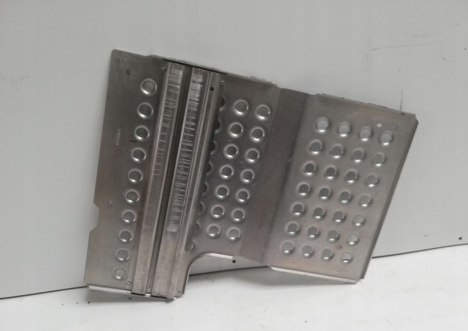 BLACHA PODEST OSŁONA VOLVO FH 21481559 - Silenciador/ Sistema de escape para Camión: foto 2 BLACHA PODEST OSŁONA VOLVO FH 21481559 - Silenciador/ Sistema de escape para Camión: foto 2