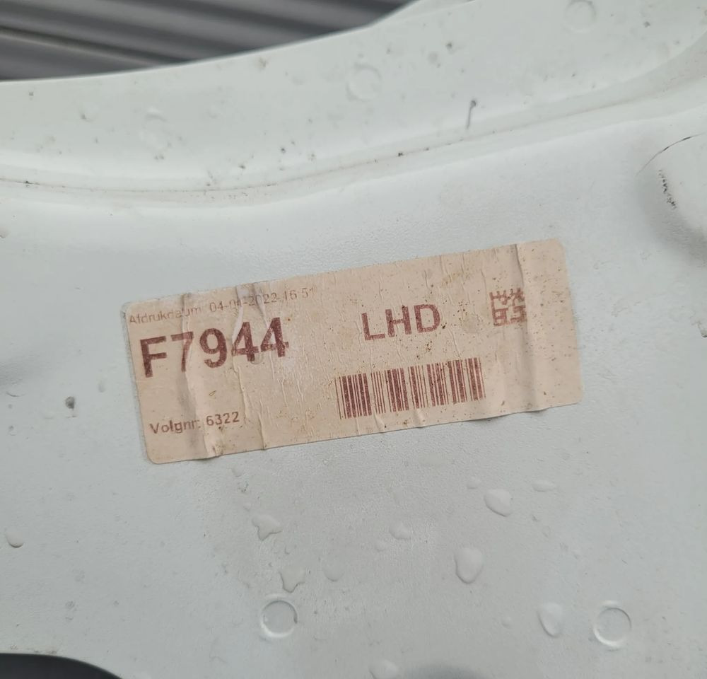 DRZWI DAF XG XG XF NM.LEWE ORYGINAŁ NIEMALOWANE CHWALIM116 - Puerta y piezas para Camión: foto 4 DRZWI DAF XG XG XF NM.LEWE ORYGINAŁ NIEMALOWANE CHWALIM116 - Puerta y piezas para Camión: foto 4