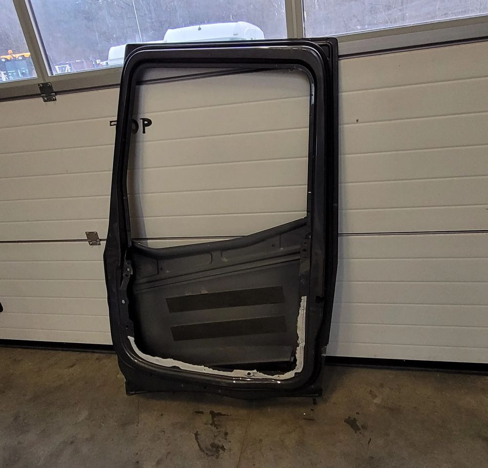 DRZWI RENAULT RANGE T GAMA ORYGINAŁ CHWALIM116 - Puerta y piezas para Camión: foto 4 DRZWI RENAULT RANGE T GAMA ORYGINAŁ CHWALIM116 - Puerta y piezas para Camión: foto 4