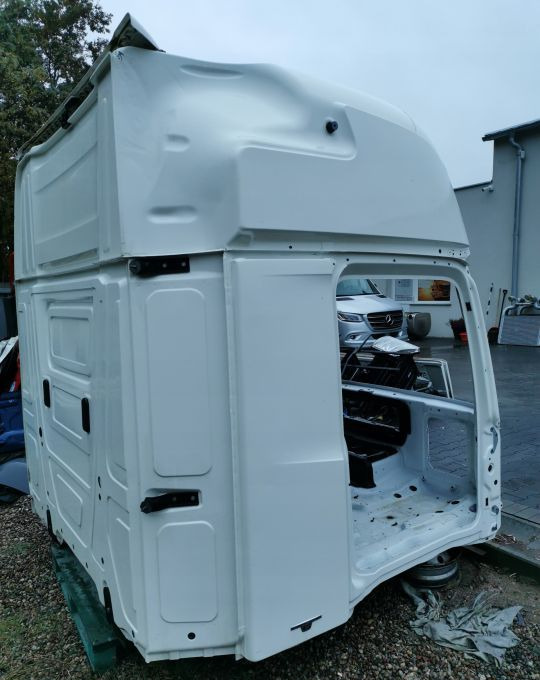KABINA MERCEDES ACTROS MP4 GIGA BDF - Cabina para Camión: foto 4 KABINA MERCEDES ACTROS MP4 GIGA BDF - Cabina para Camión: foto 4