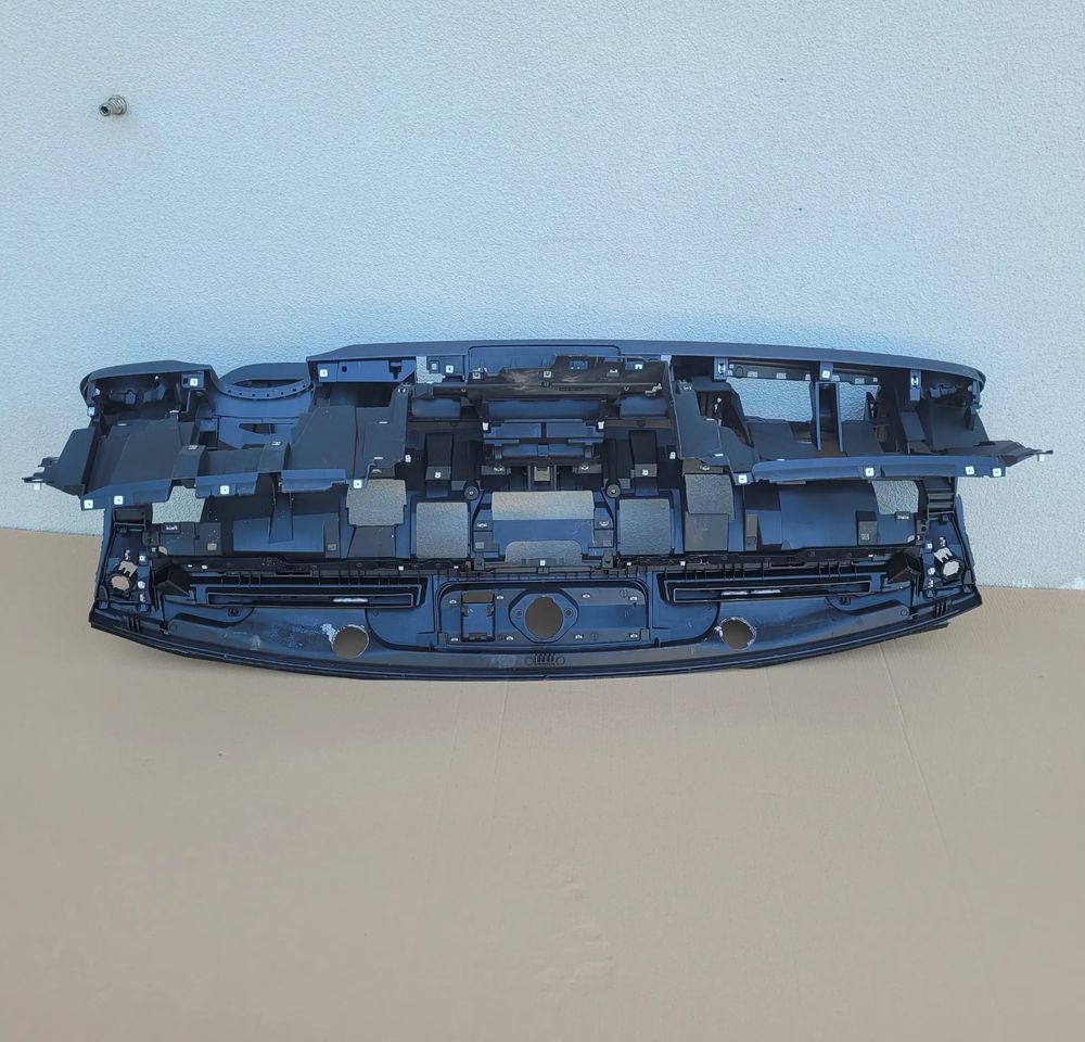 KONSOLA MERCEDES SPRINTER W910 W907 - Salpicadero para Camión: foto 4 KONSOLA MERCEDES SPRINTER W910 W907 - Salpicadero para Camión: foto 4