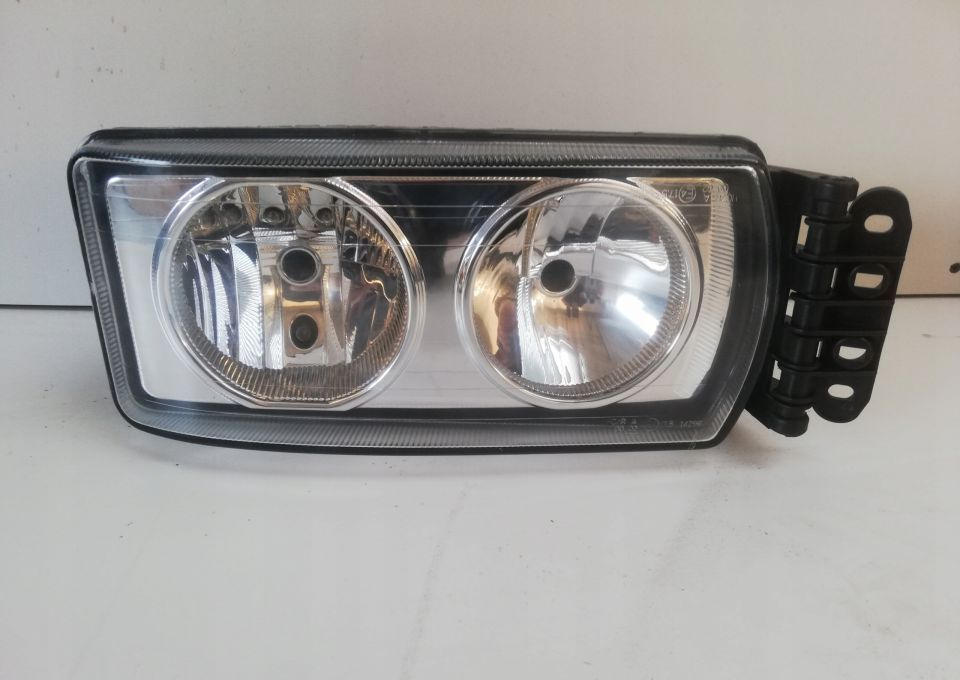 LAMPA IVECO EUROCARGO STRALIS NOWA LIFT RH - Faro delantero para Camión: foto 1 LAMPA IVECO EUROCARGO STRALIS NOWA LIFT RH - Faro delantero para Camión: foto 1
