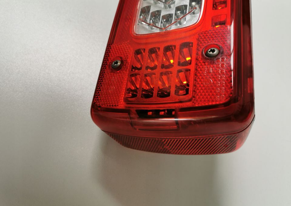 LAMPA TYL VOLVO FMX FM LED RH. ORYGINAŁ - Espejo retrovisor: foto 2 LAMPA TYL VOLVO FMX FM LED RH. ORYGINAŁ - Espejo retrovisor: foto 2