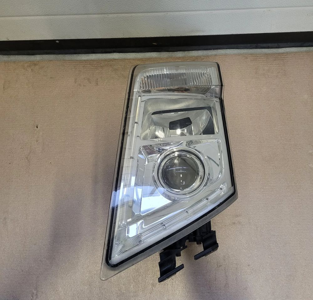 LAMPA XENON LH VOLVO FH 13 ORYGINAŁ - Luz/ Iluminación: foto 2 LAMPA XENON LH VOLVO FH 13 ORYGINAŁ - Luz/ Iluminación: foto 2
