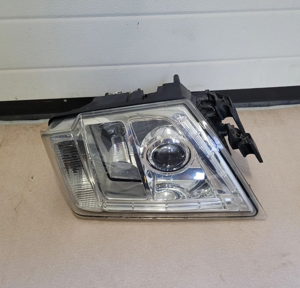 LAMPA XENON LH VOLVO FH 13 ORYGINAŁ - Luz/ Iluminación: foto 1 LAMPA XENON LH VOLVO FH 13 ORYGINAŁ - Luz/ Iluminación: foto 1
