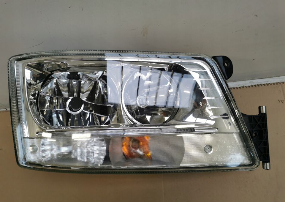 LAMPA XENON MAN TGX TGS RH.ORYGINAŁ LIFT MOCNY LED - Faro delantero: foto 1 LAMPA XENON MAN TGX TGS RH.ORYGINAŁ LIFT MOCNY LED - Faro delantero: foto 1