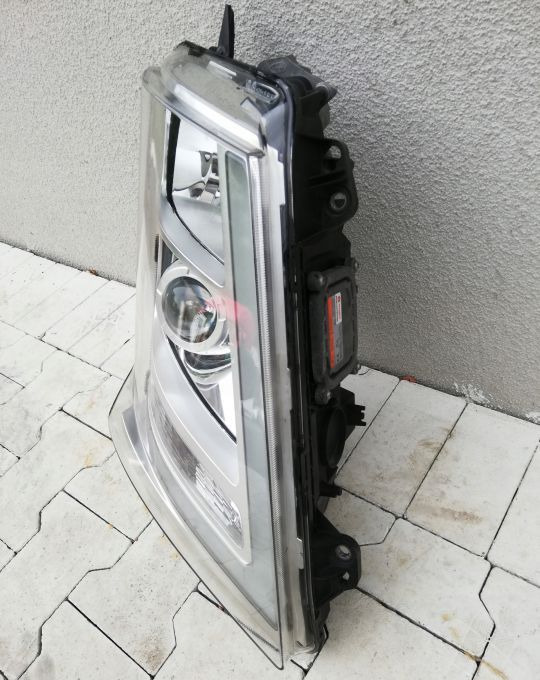 LAMPA XENON VOLVO FH4 FH 4 FM RH ORYGINAŁ - Faro delantero: foto 2 LAMPA XENON VOLVO FH4 FH 4 FM RH ORYGINAŁ - Faro delantero: foto 2
