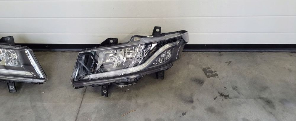 LAMPY IVECO S WAY KOMPLET ORYGINAŁ - Faro delantero para Camión: foto 2 LAMPY IVECO S WAY KOMPLET ORYGINAŁ - Faro delantero para Camión: foto 2