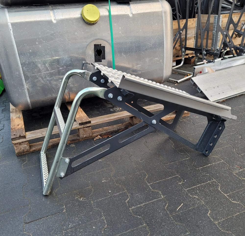 PODEST DRABINKA TRAP MERCRDES ACTROS MP4 MP5 AXOR - Carrocería y exterior para Camión: foto 1 PODEST DRABINKA TRAP MERCRDES ACTROS MP4 MP5 AXOR - Carrocería y exterior para Camión: foto 1