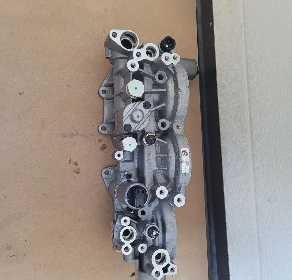 PODSTAWA FILTRA OLEJU VOLVO FH4 ORYGINAŁ 22998073 CHWALIM116 - Procesamiento de combustible para Camión: foto 2 PODSTAWA FILTRA OLEJU VOLVO FH4 ORYGINAŁ 22998073 CHWALIM116 - Procesamiento de combustible para Camión: foto 2