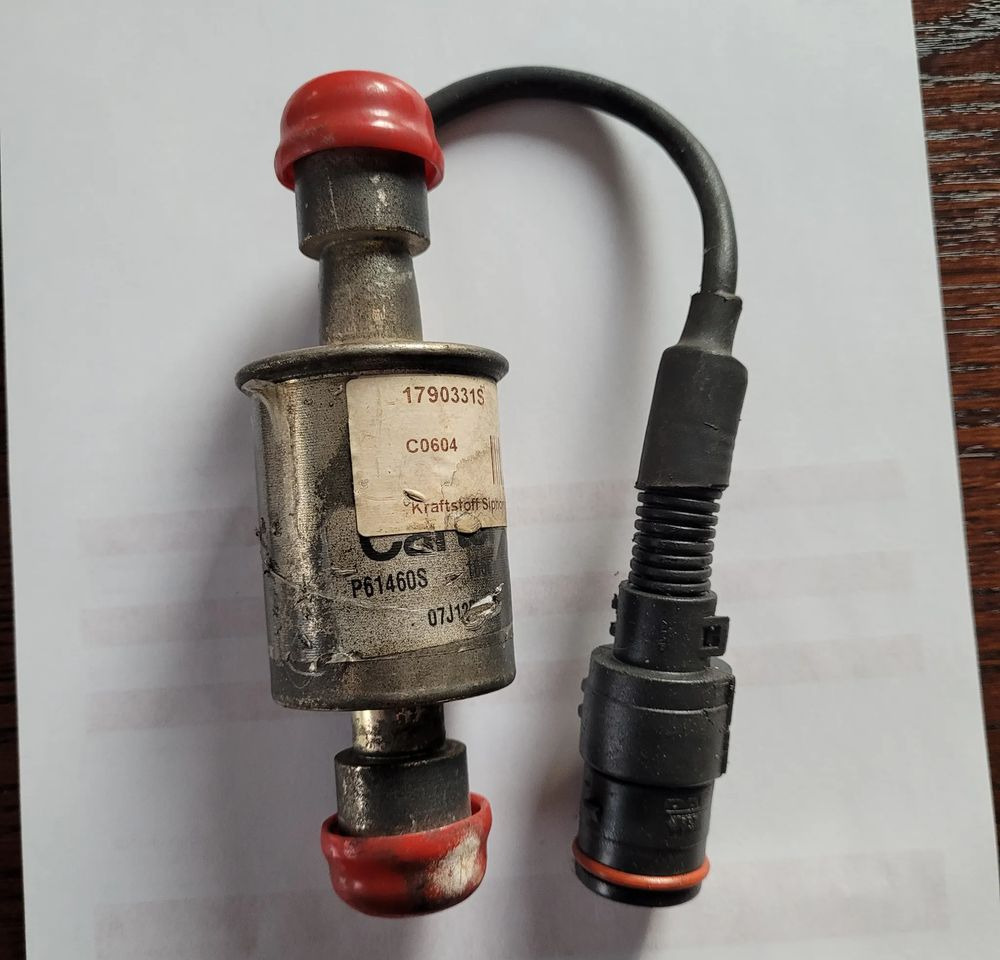 POMPKA PALIWA DAF XF 106 - Procesamiento de combustible para Camión: foto 1 POMPKA PALIWA DAF XF 106 - Procesamiento de combustible para Camión: foto 1
