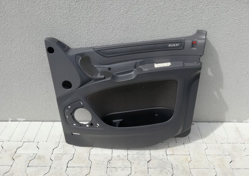 TAPICERKA BOCZEK DRZWI DAF XF 106 RH 1679386 - Carrocería y exterior para Camión: foto 1 TAPICERKA BOCZEK DRZWI DAF XF 106 RH 1679386 - Carrocería y exterior para Camión: foto 1