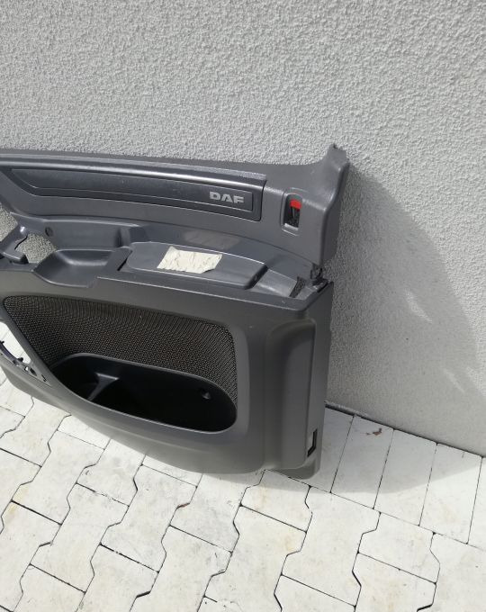 TAPICERKA BOCZEK DRZWI DAF XF 106 RH 1679386 - Carrocería y exterior para Camión: foto 3 TAPICERKA BOCZEK DRZWI DAF XF 106 RH 1679386 - Carrocería y exterior para Camión: foto 3