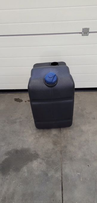 ZBIORNIK AD BLUE VOLVO FH4 21645367 - Depósito de combustible: foto 2 ZBIORNIK AD BLUE VOLVO FH4 21645367 - Depósito de combustible: foto 2