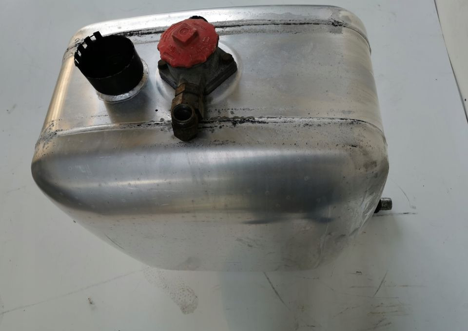 ZBIORNIK OLEJU OLEJOWY HYDRAULIKI - Depósito de combustible: foto 4 ZBIORNIK OLEJU OLEJOWY HYDRAULIKI - Depósito de combustible: foto 4