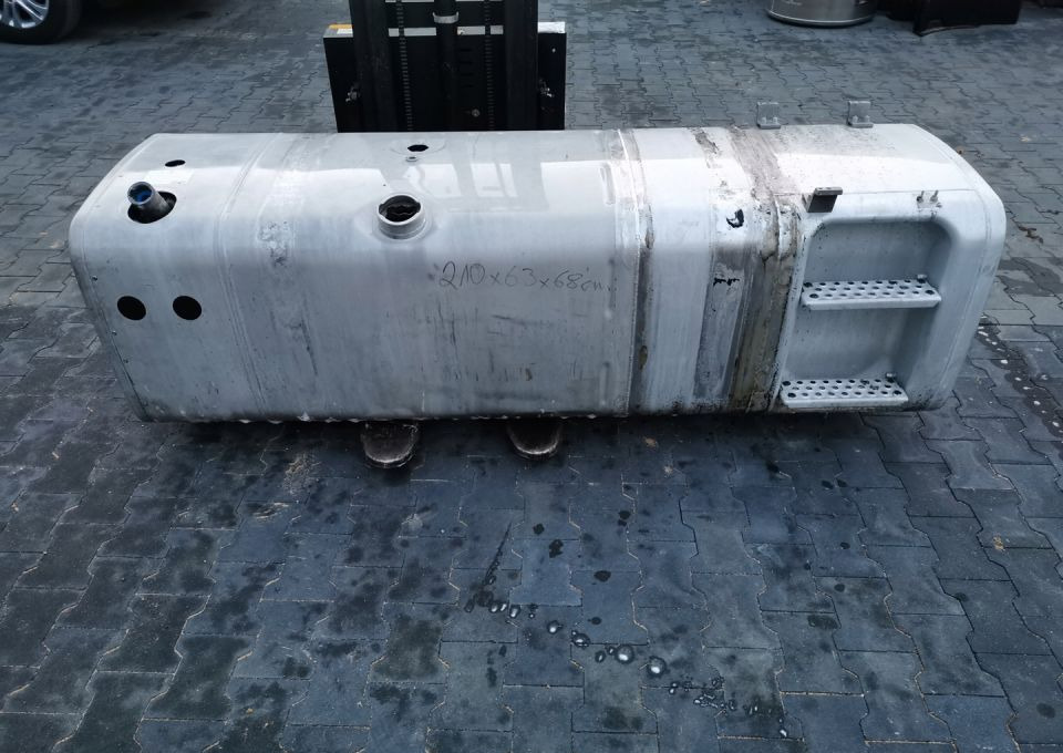 ZBIORNIK PALIWA MAN TGX TGS 210X63X68 AB/D - Depósito de combustible para Camión: foto 1 ZBIORNIK PALIWA MAN TGX TGS 210X63X68 AB/D - Depósito de combustible para Camión: foto 1