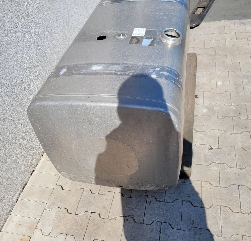 ZBIORNIK PALIWA MAN TGX TGS 490L 130X63X68CM - Procesamiento de combustible: foto 3 ZBIORNIK PALIWA MAN TGX TGS 490L 130X63X68CM - Procesamiento de combustible: foto 3