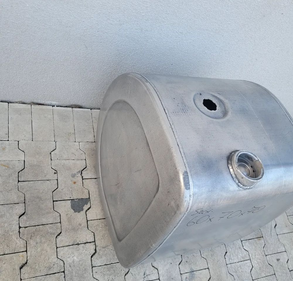 ZBIORNIK PALIWA VOLVO FH FM 60X70X70 - Procesamiento de combustible: foto 3 ZBIORNIK PALIWA VOLVO FH FM 60X70X70 - Procesamiento de combustible: foto 3