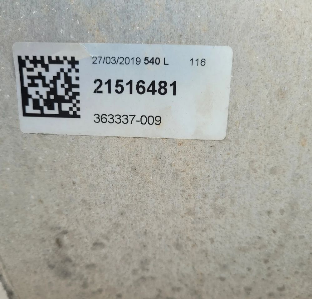 ZBIORNIK PALIWA VOLVO FH4 170X53X70 LOW DECK 540l - Procesamiento de combustible: foto 4 ZBIORNIK PALIWA VOLVO FH4 170X53X70 LOW DECK 540l - Procesamiento de combustible: foto 4