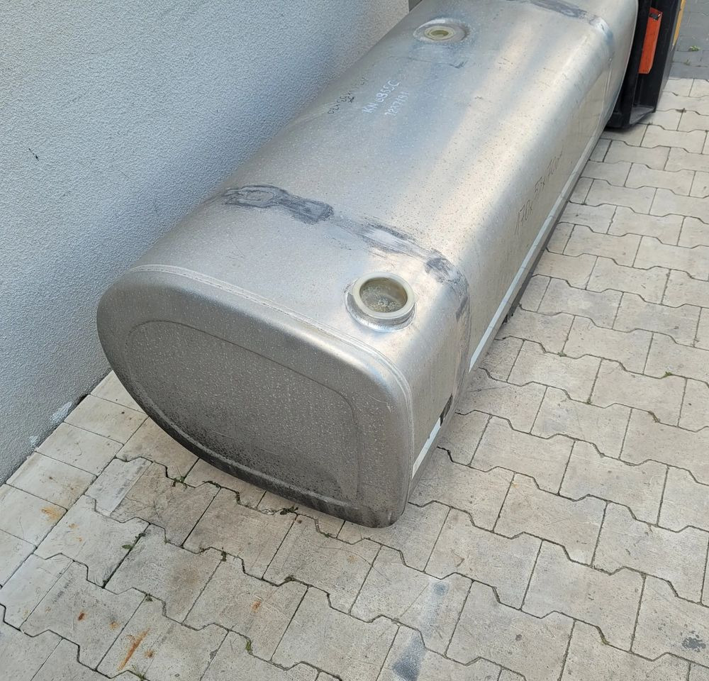 ZBIORNIK PALIWA VOLVO FH4 170X53X70 LOW DECK 540l - Procesamiento de combustible: foto 3 ZBIORNIK PALIWA VOLVO FH4 170X53X70 LOW DECK 540l - Procesamiento de combustible: foto 3