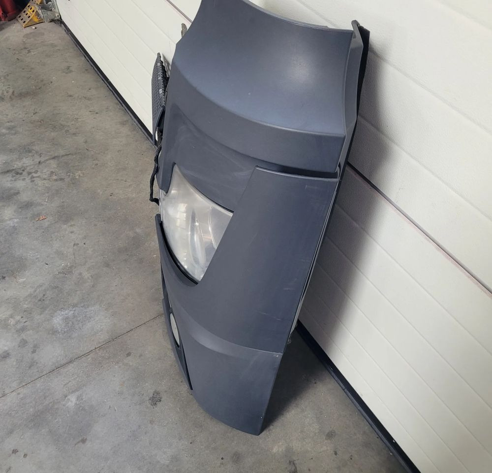 ZDERZAK MERCEDES ACTROS MP4 LEWY - Parachoques para Camión: foto 2 ZDERZAK MERCEDES ACTROS MP4 LEWY - Parachoques para Camión: foto 2