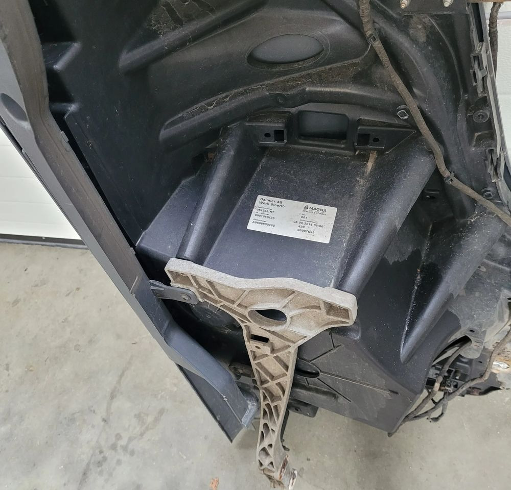 ZDERZAK MERCEDES ACTROS MP4 LEWY - Parachoques para Camión: foto 4 ZDERZAK MERCEDES ACTROS MP4 LEWY - Parachoques para Camión: foto 4